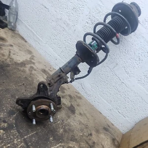 Pata de suspensión delantera lado pasajero Hyundai i10 2012 1,2 gasolina NSF - Imagen 1 de 7