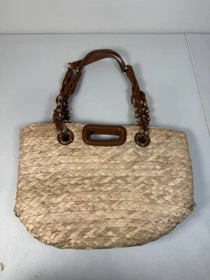 Bolso Maje Marrón Rafia con Asa de Cuero Raspado y Tejido Roto en Esquina Foto 1 de 4