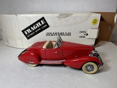 Danbury Mint 1934 Packard V-12 Lebaron Speedster 1:24 Diecast & Box - Image 1 of 4