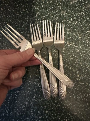 Juego de 4 tenedores de cena Faberware Hoopla de acero inoxidable Foto 1 de 3