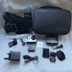 Cámara de acción GoPro HERO4 negra 4K HD + accesorios oficiales Chesty GoPro - Imagen 1 de 9