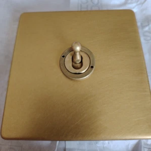 Soho Lighting Old Brass 1 Gang 2 Way Toggle Switch - Picture 1 of 5