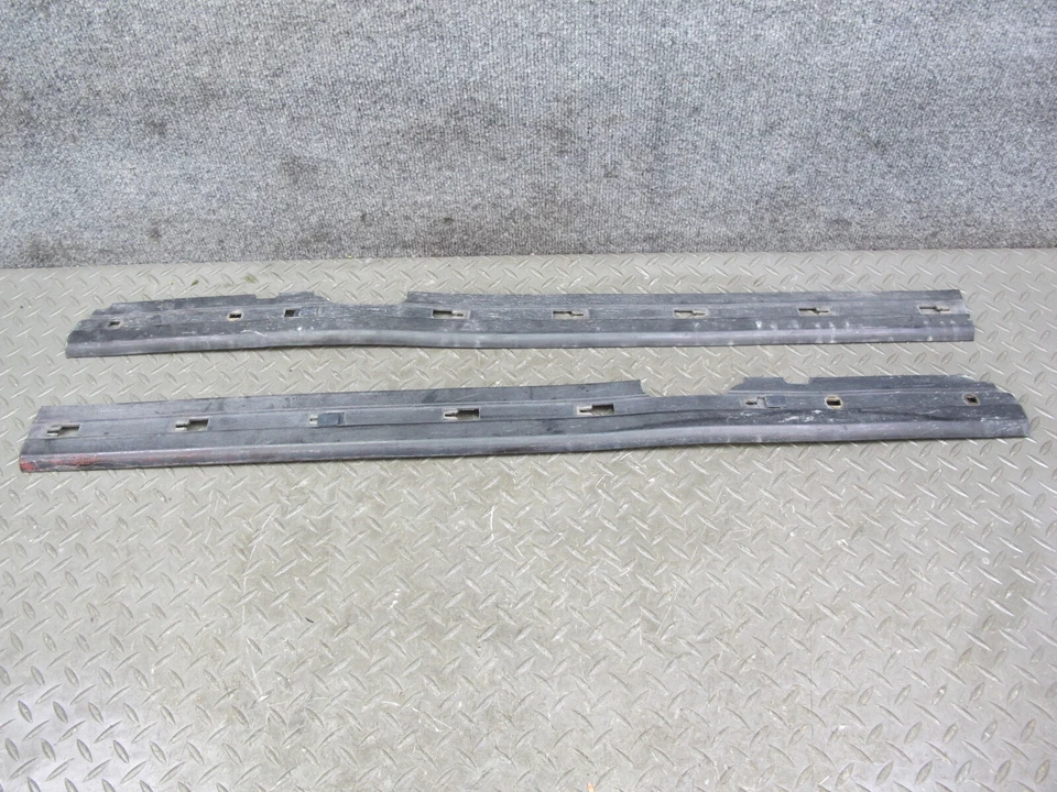 04-08 MAZDA RX8 JUEGO DE 2 MOLDURAS DE PANEL BASCULANTE DE PISO LATERAL OEM Foto 1 de 4