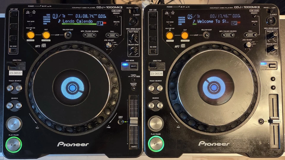 Pioneer CDJ 1000 Mk3 - 2 Stück + 2 Tasche - Bild 1 von 4