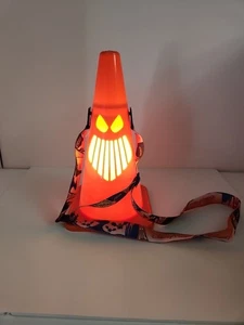 Disney Cars Land Cono Illuminato Sipper Halloween NUOVO 2025 - Foto 1 di 3