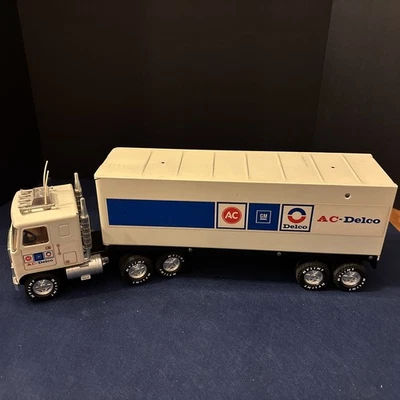 NYLINT AC-DELCO GMC TITAN 18 Wheel SEMI TRUCK PRESSED STEEL HAULER - Image 1 of 4