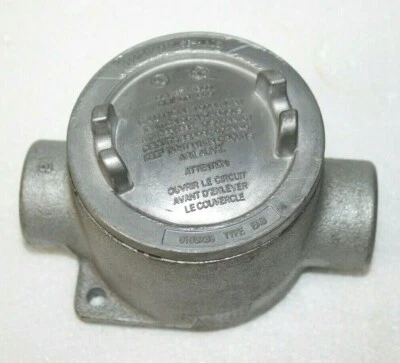 Crouse Hinds EABC26 Conduit Outlet Box With Cover 3/4" - Image 1 of 4