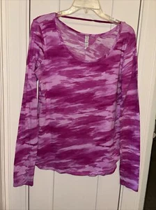 Under Armour Ladies Medium Top Shirt Pink Camouflage Tie Dyed Athletic Casual - Picture 1 of 7