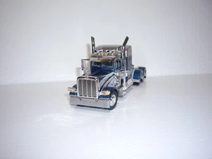 DCP FIRST GEAR 1/64 RICH BLUE AND SILVER PETERBILT 389 WITH 48" SLEEPER - Imagen 1 de 5