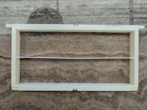 Hybrid Bee hive frames - Full Depth Langstroth - Wax foundation not included - Picture 1 of 3