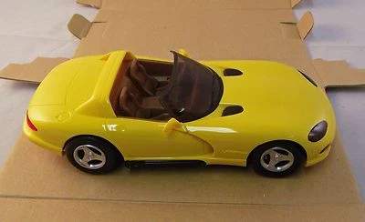 7155  AMT Ertl Dealer Promo Car 1994 Dodge Viper RT/10 - Yellow - 1/25 scale - Image 1 of 2