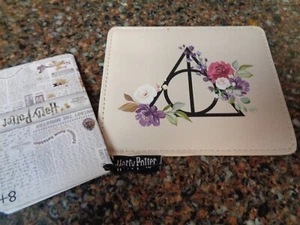 Custodia protettiva Harry Potter Doni della Morte floreale Loungefly nuova con etichette - Foto 1 di 11