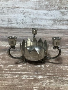 Candelabro italiano vintage argento con piedi di fiore di loto - Foto 1 di 13