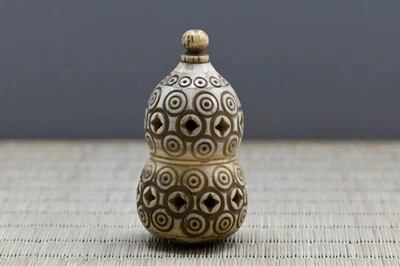 Ancien Netsuke japonais ajouré gourde cerf période Meiji du Japon - Photo 1/4