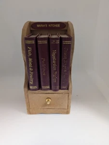MINIATURE Maria's Kitchen RARE RED LEATHER 4 X RECIPE BOOKS Wooden BOOKCASE (S4) - Bild 1 von 8