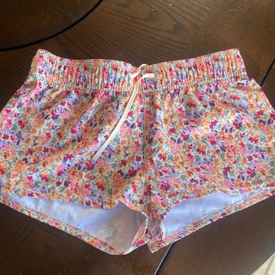 Roxy pink floral, pastel shorts, summer style, lightweight, casual wear shorts - Image 1 of 4