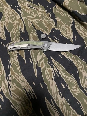 Shirogorov Knives: Quantum NL - 滚石/绿色 G10 Monkey Edge FRAG 图案 — 第 1/4 张图片