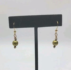 Perlen-Ohrhänger Frühling grün echt Gold gefüllt Haken 1,25" baumeln neu - Bild 1 von 1