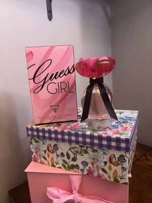 Guess Girl By Guess - Eau De - Toilette Spray Natural - 1,7 fl oz Foto 1 de 2