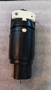 HUBBELL CS8364C TWIST-LOCK CONNECTOR 50A 3Ø 250VAC 3-POLE 4-WIRE GROUNDING - Picture 1 of 3