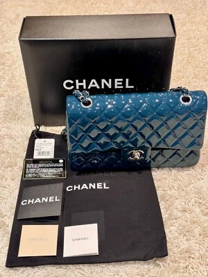 Nuevo bolso Chanel clásico con solapa charol mediano azul turquesa plata herrajes Foto 1 de 4