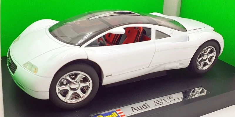 Revell 1/18 Scale Diecast 08913 - Audi Avus Quattro - White - Image 1 of 4