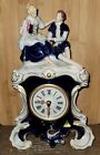 Horloge en porcelaine surmontée avec couple - Horloge Romance 30 cm, Horloge Royal Dux Bohême