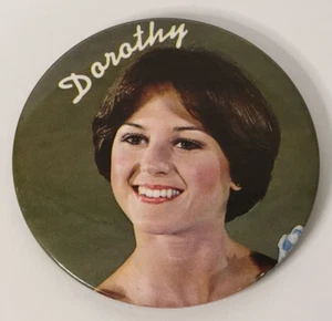 Dorothy Hamill Photo Button Pinback Ice Capades 3 1/2" VTG Name Figure Skating - Picture 1 of 11