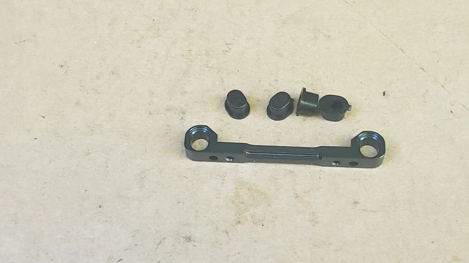  MUGEN MBX8 BUGGY FRONT   UPPER ARM HOLDER  - Image 1 of 1