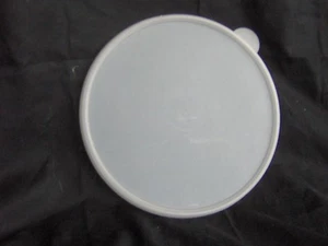 TUPPERWARE LARGE REHEATABLE ROUND "Q" SEAL LID # 2578 SHEER - Picture 1 of 6