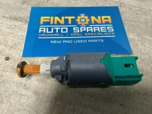 Interruttore posizione pedale frizione originale OEM Vauxhall Vivaro A 93851952 - Foto 1 di 5