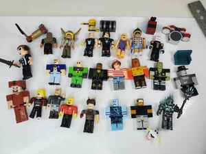 Roblox Spielzeug Actionfiguren Konvolut ~ 23 Figuren plus Zubehör  - Bild 1 von 11