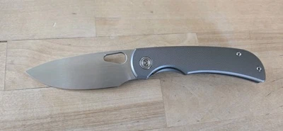 Navaja de Bolsillo Miguron Moyarl Mango de Titanio Fresado MGR-621DG / M390 Hoja 3.5" Foto 1 de 4