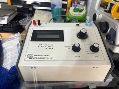 FUENTE DE ALIMENTACIÓN YSI YSI MODELO 32 Foto 1 de 4