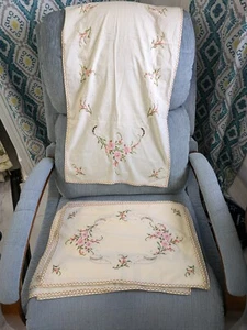 Set Of Vintage Cream And Pink Embroidered Floral Applique Placemats & Runner - Picture 1 of 3