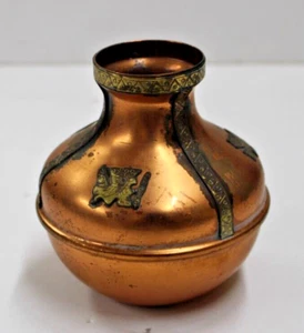 Vintage Peruvian Small Brass color Spittoon Vase 4" - Picture 1 of 3
