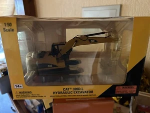 Caterpilar 1:50 320 DL Hydraulic Excavator by Caterpilar - Bild 1 von 3