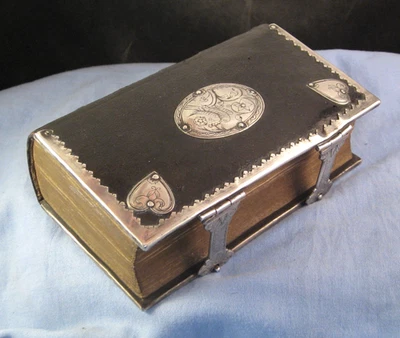 ANTIQUE SILVER & LEATHER CHRISTIAN BIBLE SONG PRAYER PSALMS CHURCH BOOK 1716 - Image 1 of 4