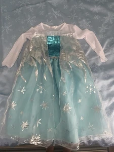 Mädchen Frozen blau & weiß Spitze Pailletten Kleid Größe 4/5 mit Cape Halloween Elsa - Bild 1 von 7