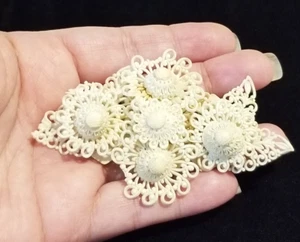 **Vintage große Zelluloid Blumen und Blätter verziert Brosche** - Bild 1 von 4