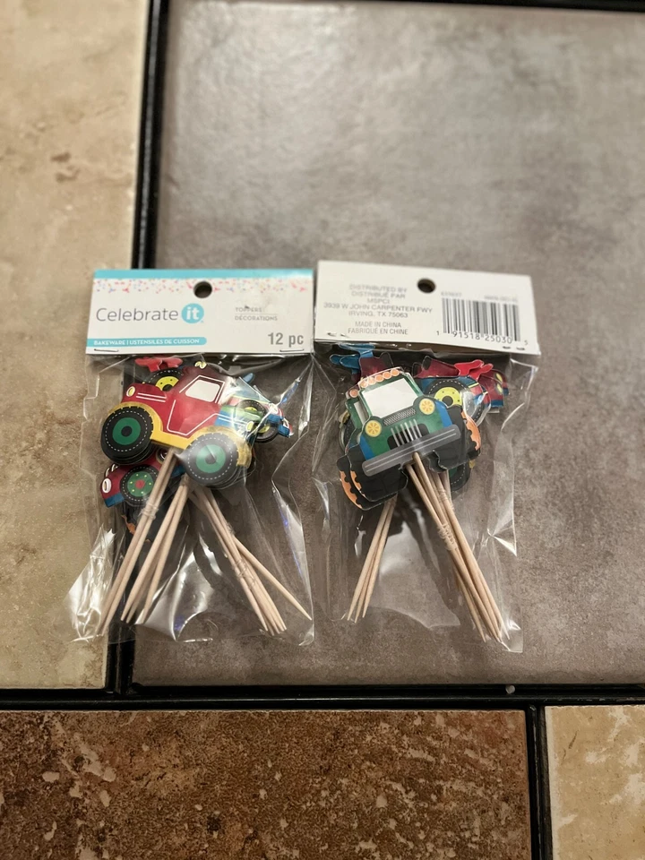 ¡Celebráralo! Tractor topper pastel 2pk 24 topper total Foto 1 de 1