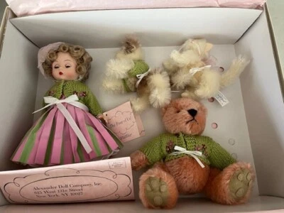 Madame Alexander The Four of Us! Muñeca, perro, gato y oso retirados nunca fuera de caja Foto 1 de 4