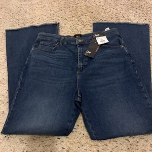 Lee® Women's Heritage High Rise Flare Jean with Raw Hem NWT 16 S - Picture 1 of 8
