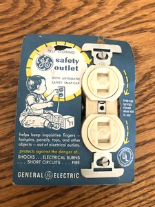 Vintage NOS General Electric Self Closing Safety Outlet Ivory Original packaging - Picture 1 of 4
