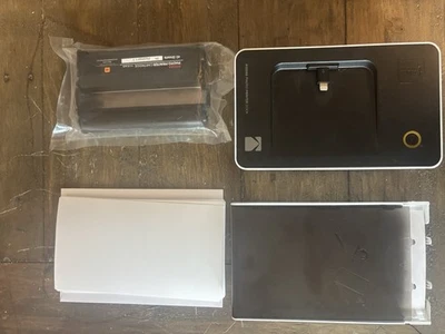 Base para impresora fotográfica instantánea Kodak 4x6 PD-450W paquete con cartucho y papel Foto 1 de 4
