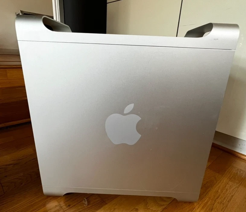 Apple Mac Pro1,1 A1186 2x Intel Dual Core Xeon 2.66 GHz, 2GB Ram No HDD - Image 1 of 4