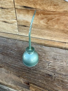 Mini lata de aceite pequeña de colección, bomba de pulgar. precioso verde, ideal para máquina de coser/sm - Imagen 1 de 5