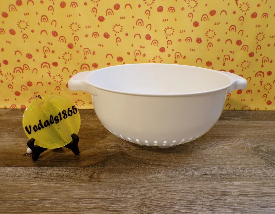 PIONEER Large White Footed Plastic Colander No. 804 - 11" Diameter & 5.25" Tall - Image 1 of 4