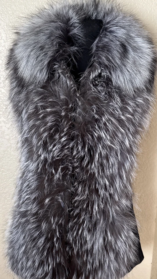 Chaleco de piel de zorro plateado genuino. Ligero. Cuero. S/M (18 1/2” Busto) 2 bolsillos. Foto 1 de 4