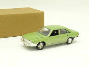 Schuco SB 1/43 - Audi 100 C2 Verde - Imagen 1 de 2